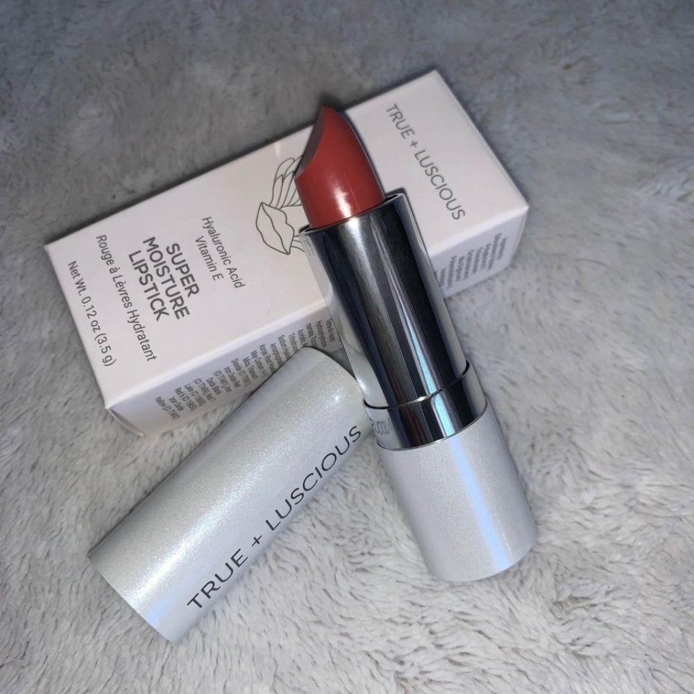 True + Luscious Super Moisture Lipstick
